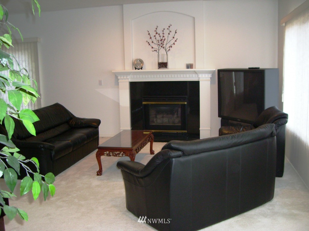 10320 Northeast 153rd Street Bothell, WA 98011 - Photo 6 of 11 Gallery Image 6