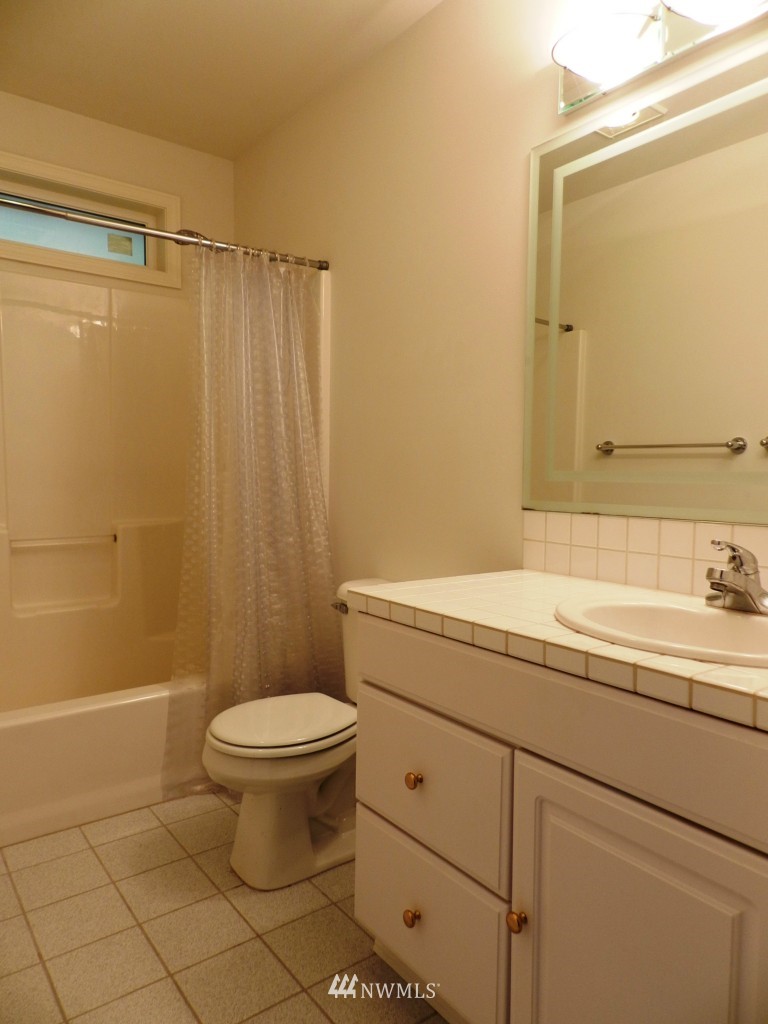 10320 Northeast 153rd Street Bothell, WA 98011 - Photo 8 of 11 Gallery Image 8