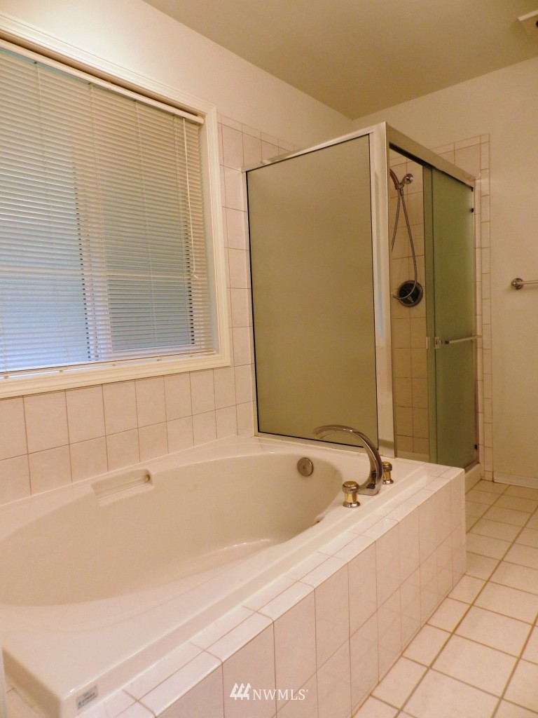10320 Northeast 153rd Street Bothell, WA 98011 - Photo 9 of 11 Gallery Image 9