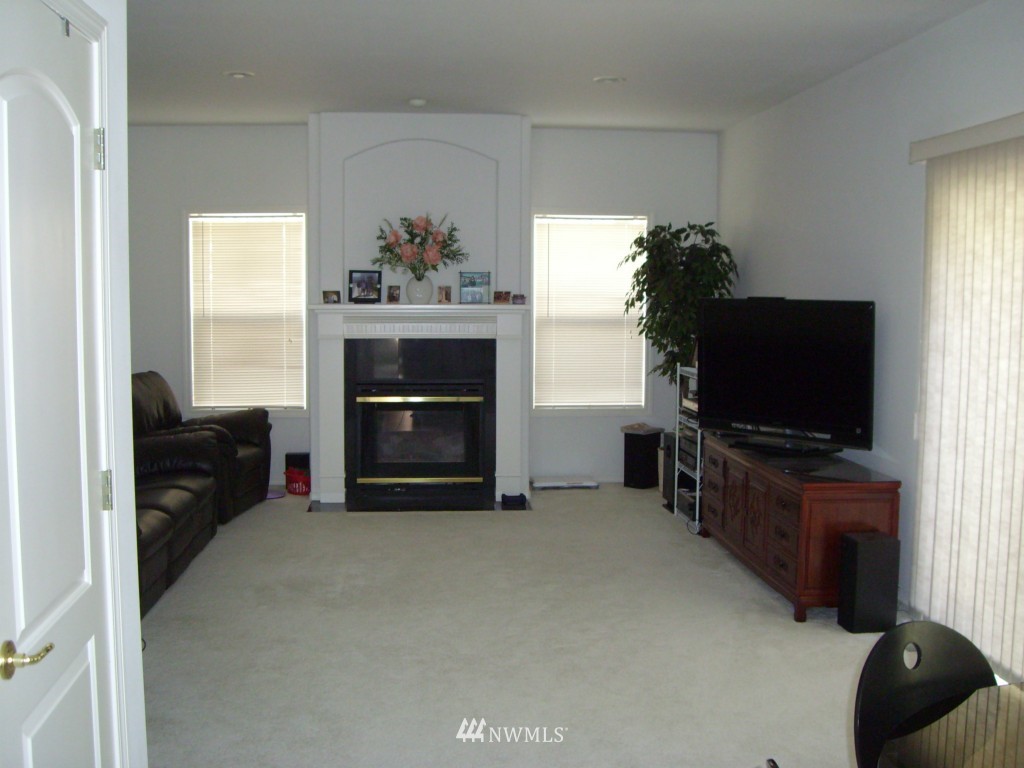 10320 Northeast 153rd Street Bothell, WA 98011 - Photo 10 of 11 Gallery Image 10