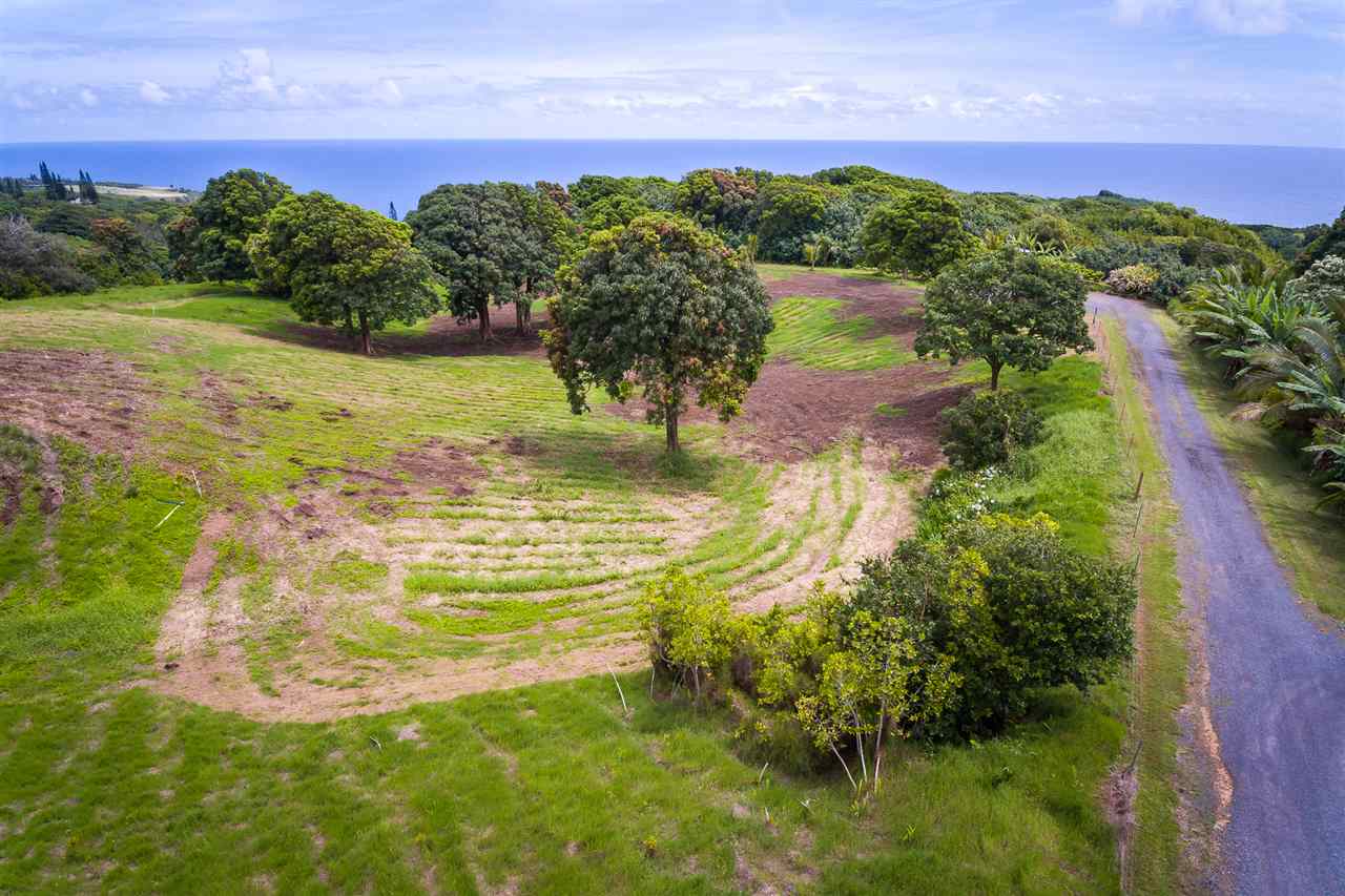 363 Hanauana Road, Unit 2 Haiku, HI 96708 - Photo 8 of 23 a view of a lake with a yard