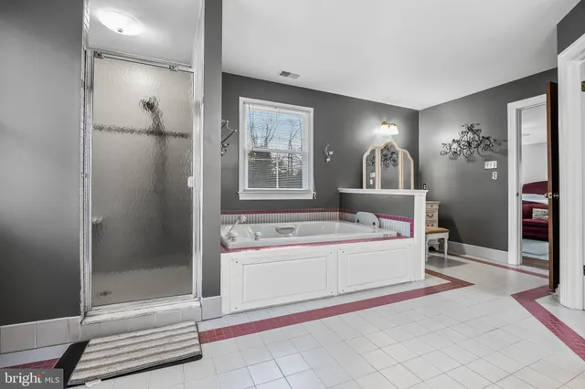 $1,399,000 | 3 South Lakeside Drive West, Medford, NJ 08055