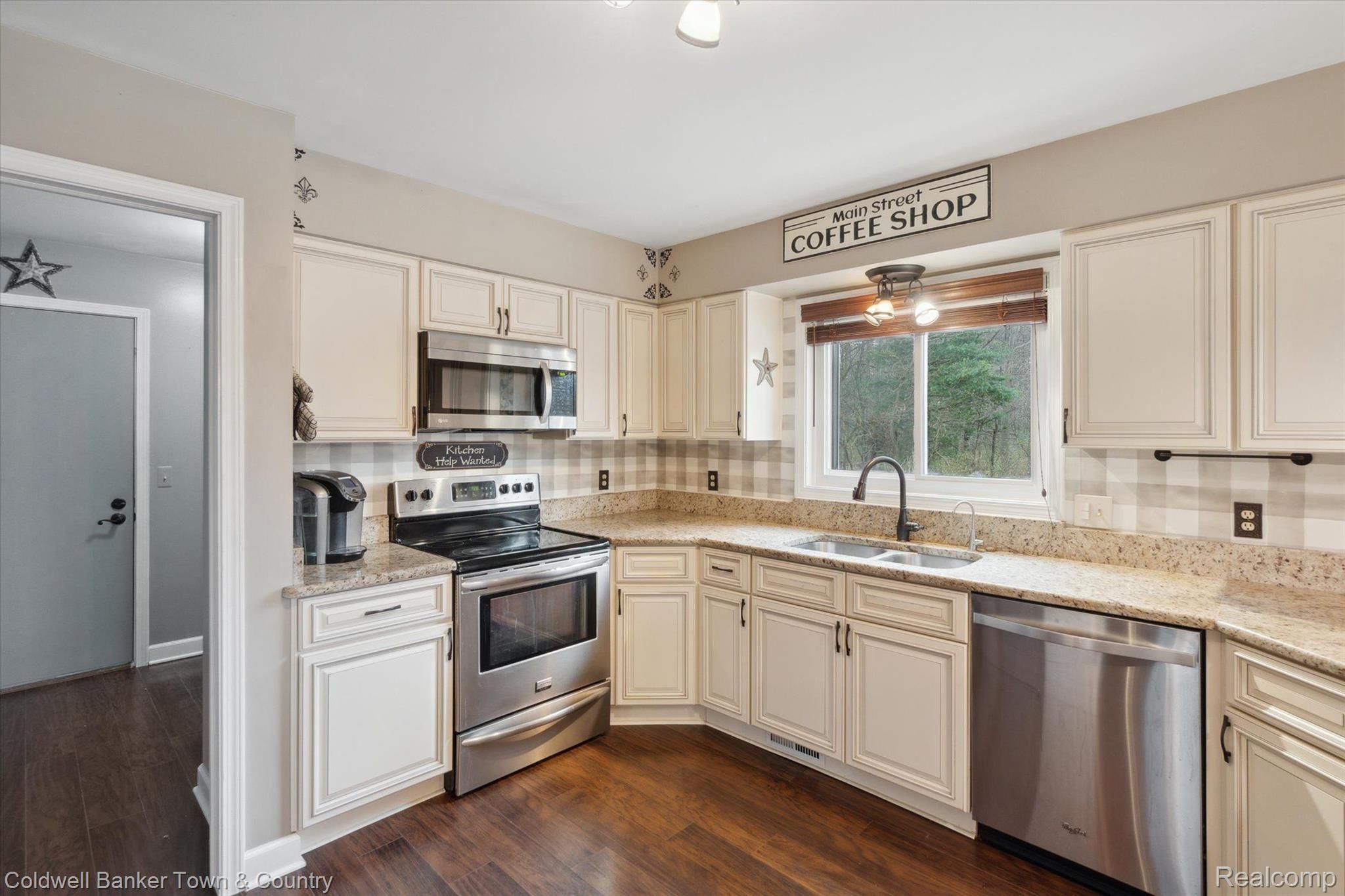 4928 Nature View Court Howell, MI 48843 - Photo 11 of 66 Large Kitchen-Updated in 2016