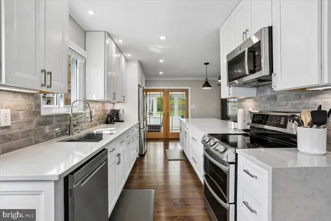 $550,000 | 24328 Flamingo Terrace, Gaithersburg, MD 20882