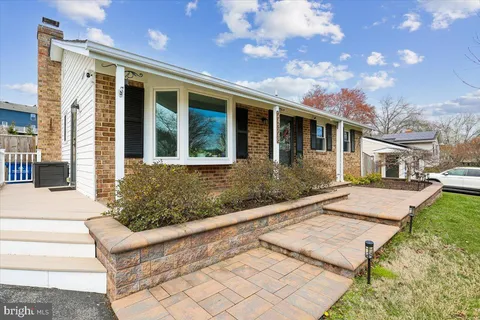 $550,000 | 24328 Flamingo Terrace, Gaithersburg, MD 20882