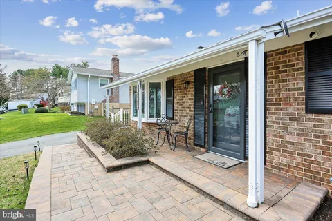 $550,000 | 24328 Flamingo Terrace, Gaithersburg, MD 20882