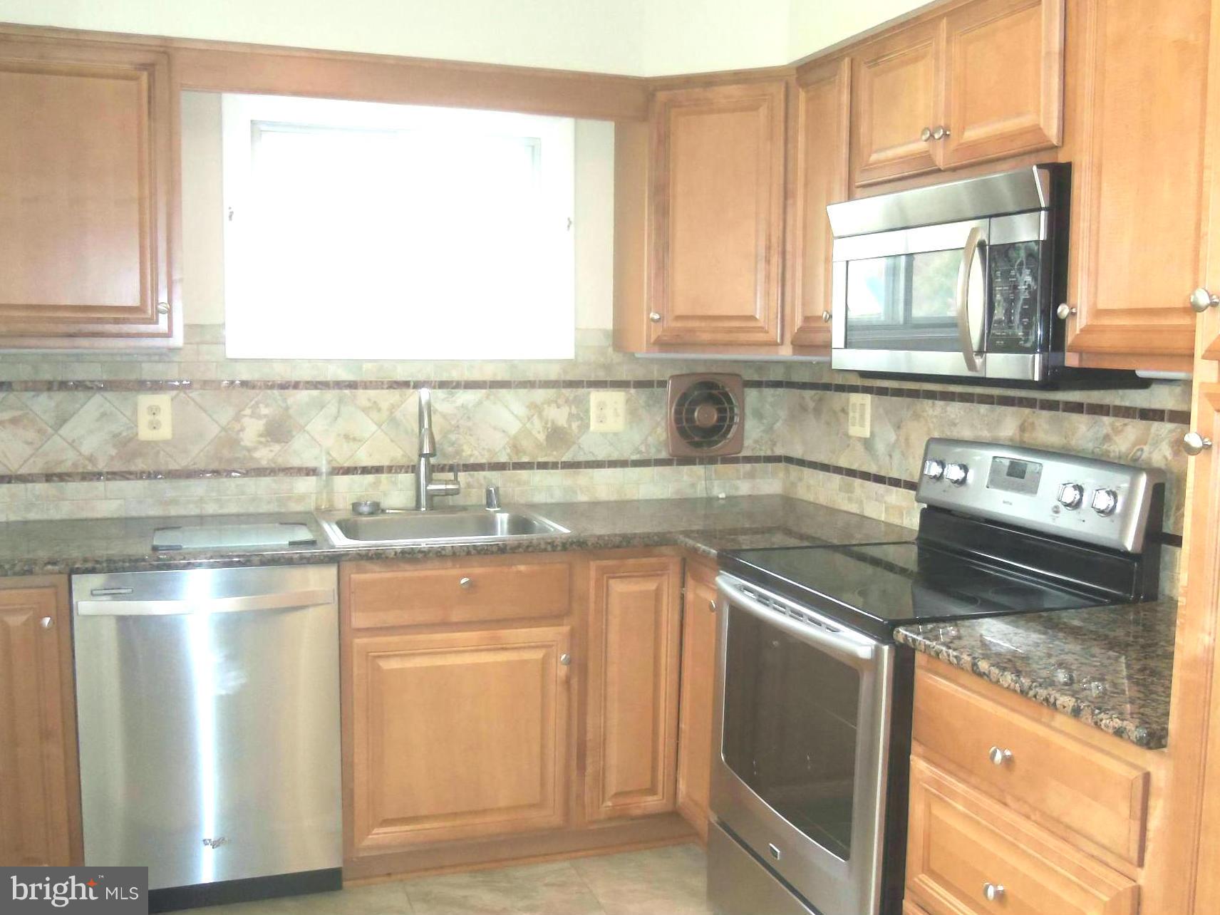 6211 Marlora Road Baltimore, MD 21239 - Photo 2 of 16 Kitchen