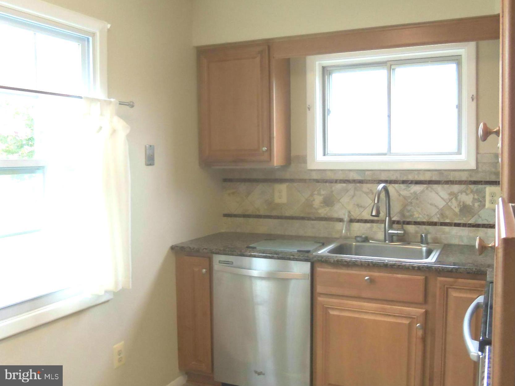 6211 Marlora Road Baltimore, MD 21239 - Photo 3 of 16 Kitchen