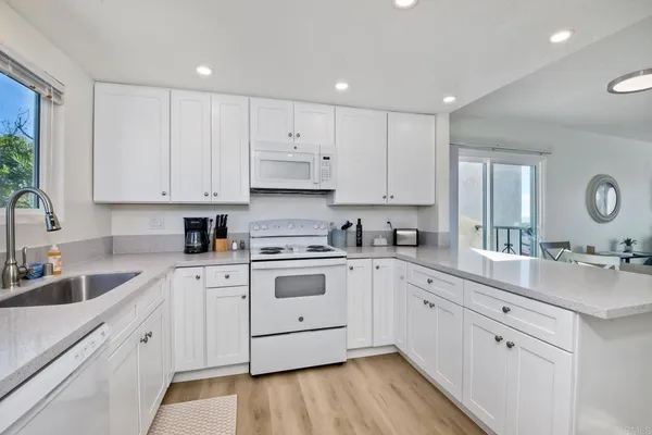 $4,300 | 6675 Paseo Del Norte, Unit B, Carlsbad, CA 92011