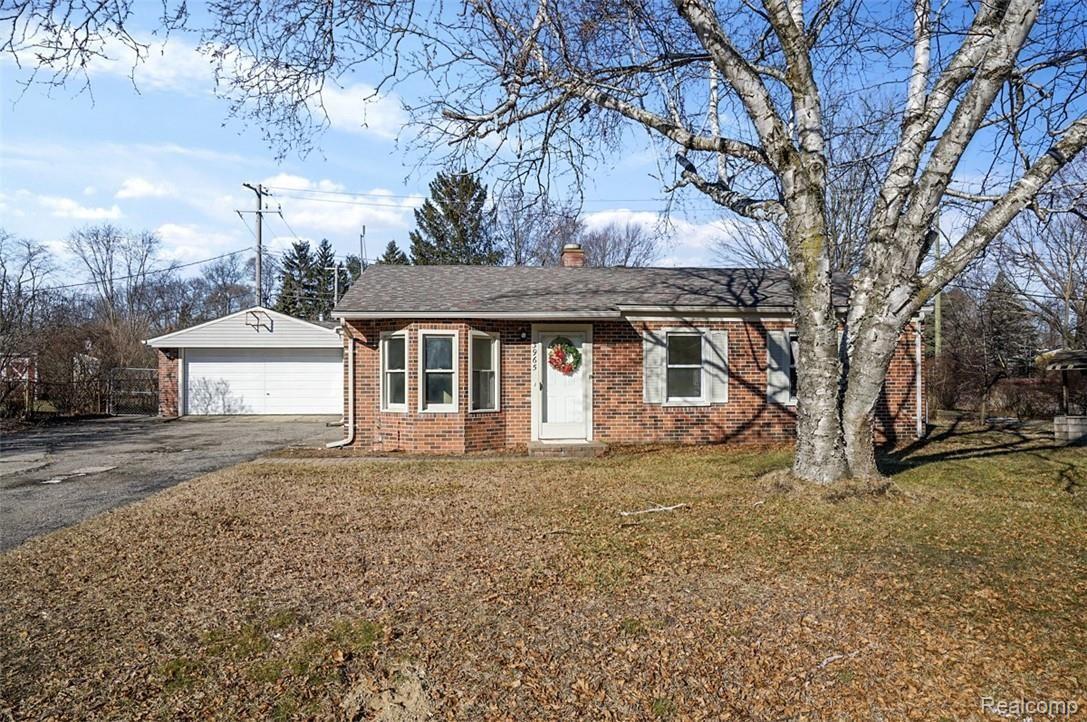 3965 Queensbury Road Lake Orion, MI 48359 - Photo 1 of 22 DSC05543.jpg