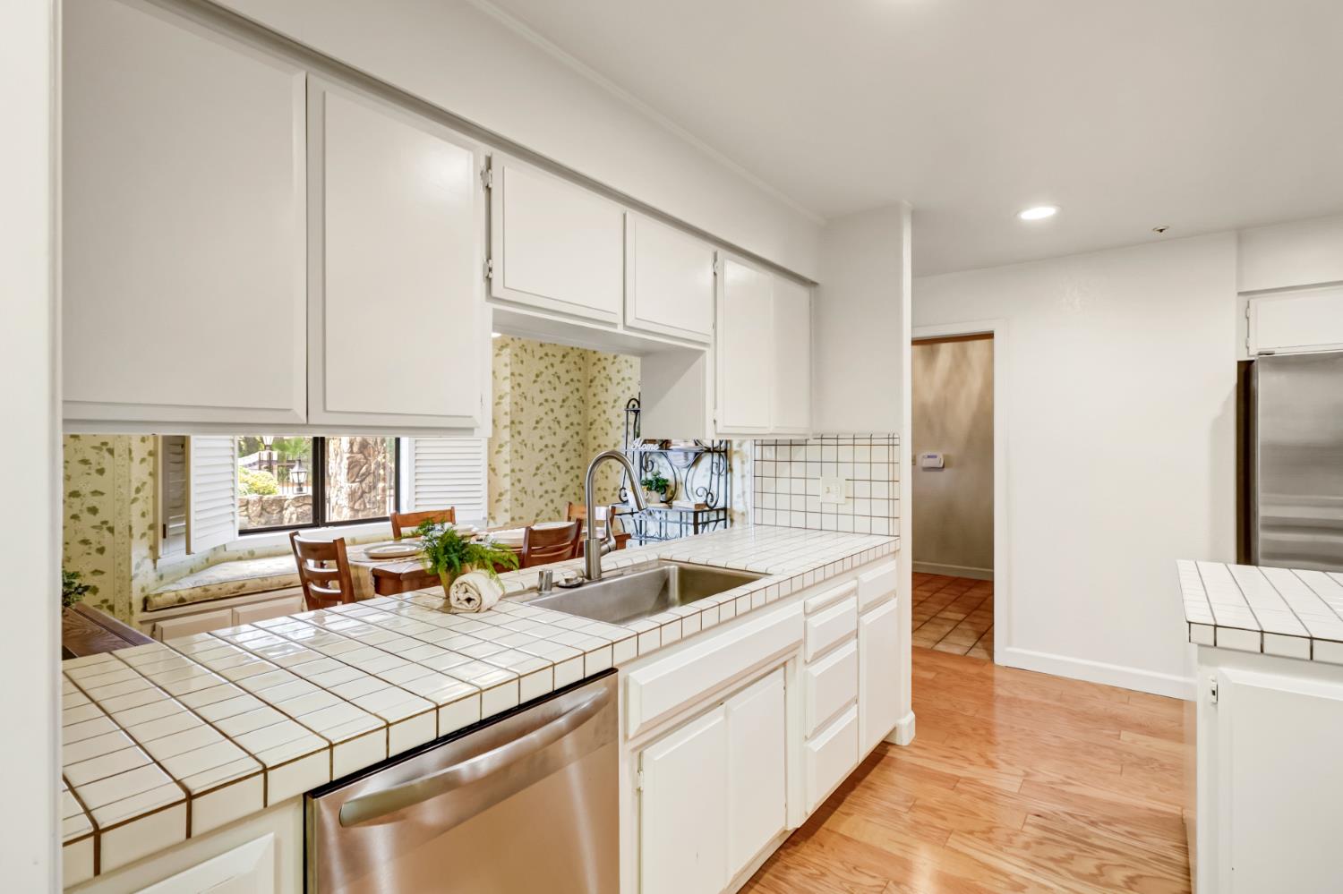 2812 Lacy Lane Sacramento, CA 95821 - Photo 13 of 76