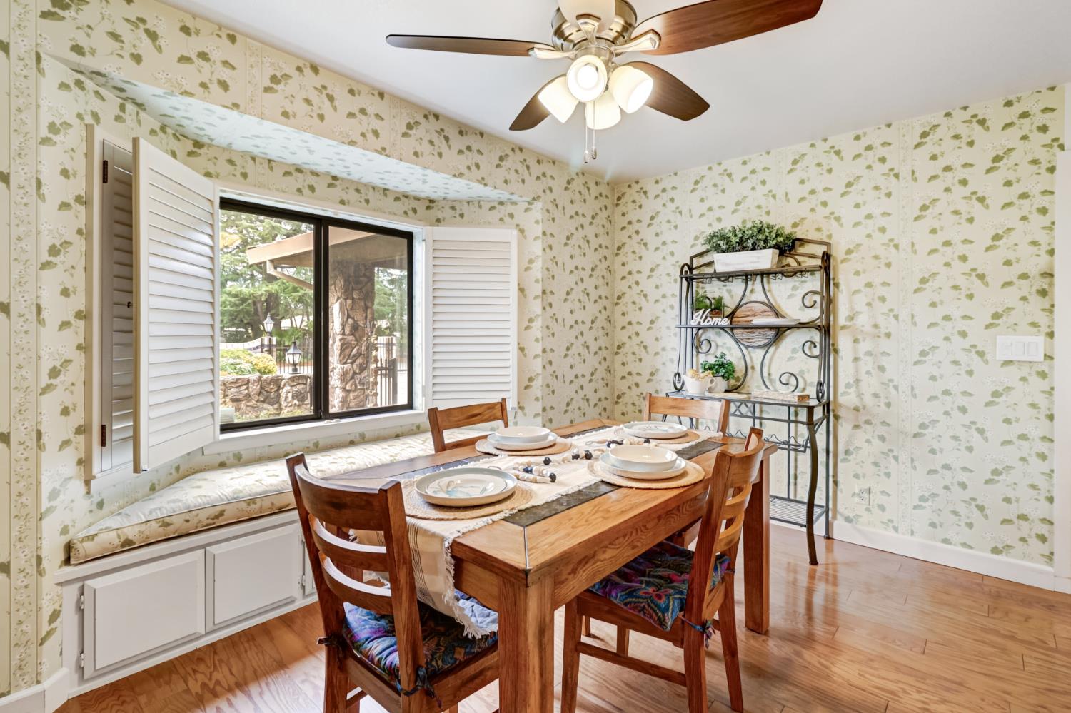 2812 Lacy Lane Sacramento, CA 95821 - Photo 14 of 76 Dining nook with light, airy views