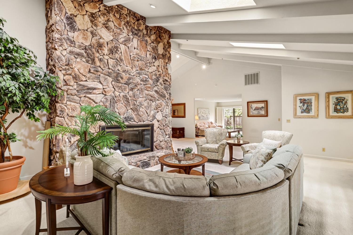 2812 Lacy Lane Sacramento, CA 95821 - Photo 7 of 76