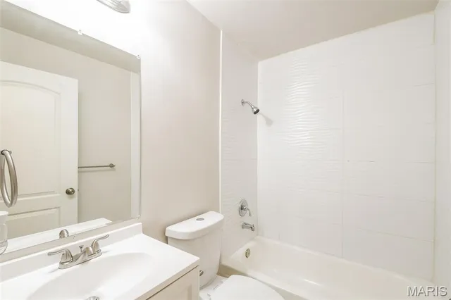 $2,640 | 1638 Preston Park Lane, St. Louis, MO 63146