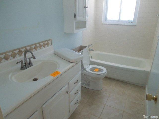 1465 Adrian Road Walled Lake, MI 48390 - Photo 6 of 20 iho 069.jpg