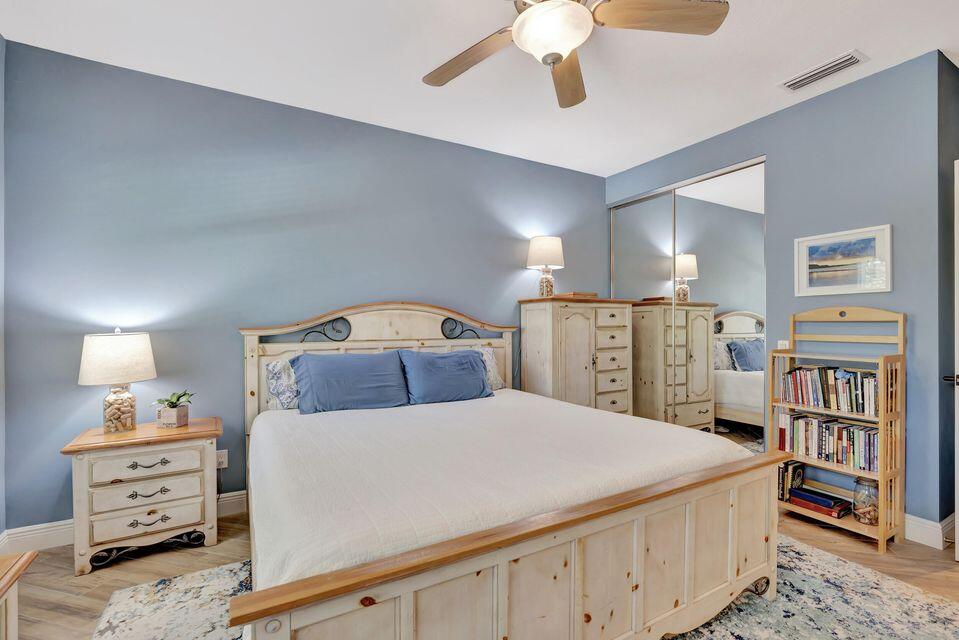 180 Freeport Drive Jupiter, FL 33458 - Photo 38 of 58 a bedroom with a bed and closet