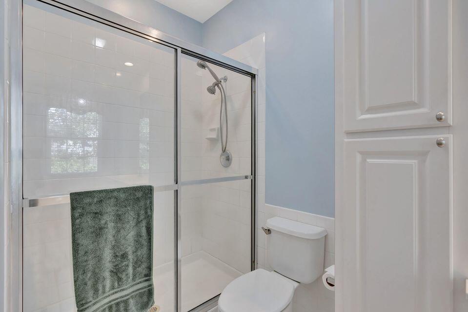 180 Freeport Drive Jupiter, FL 33458 - Photo 41 of 58 a bathroom with a shower a toilet and a sink
