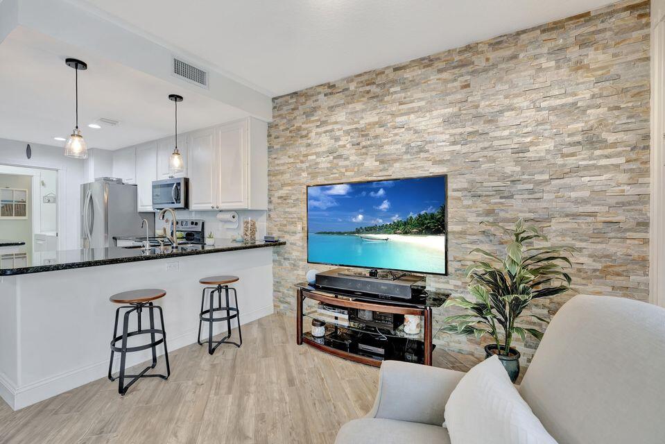 180 Freeport Drive Jupiter, FL 33458 - Photo 10 of 58 a living room with furniture and a flat screen tv