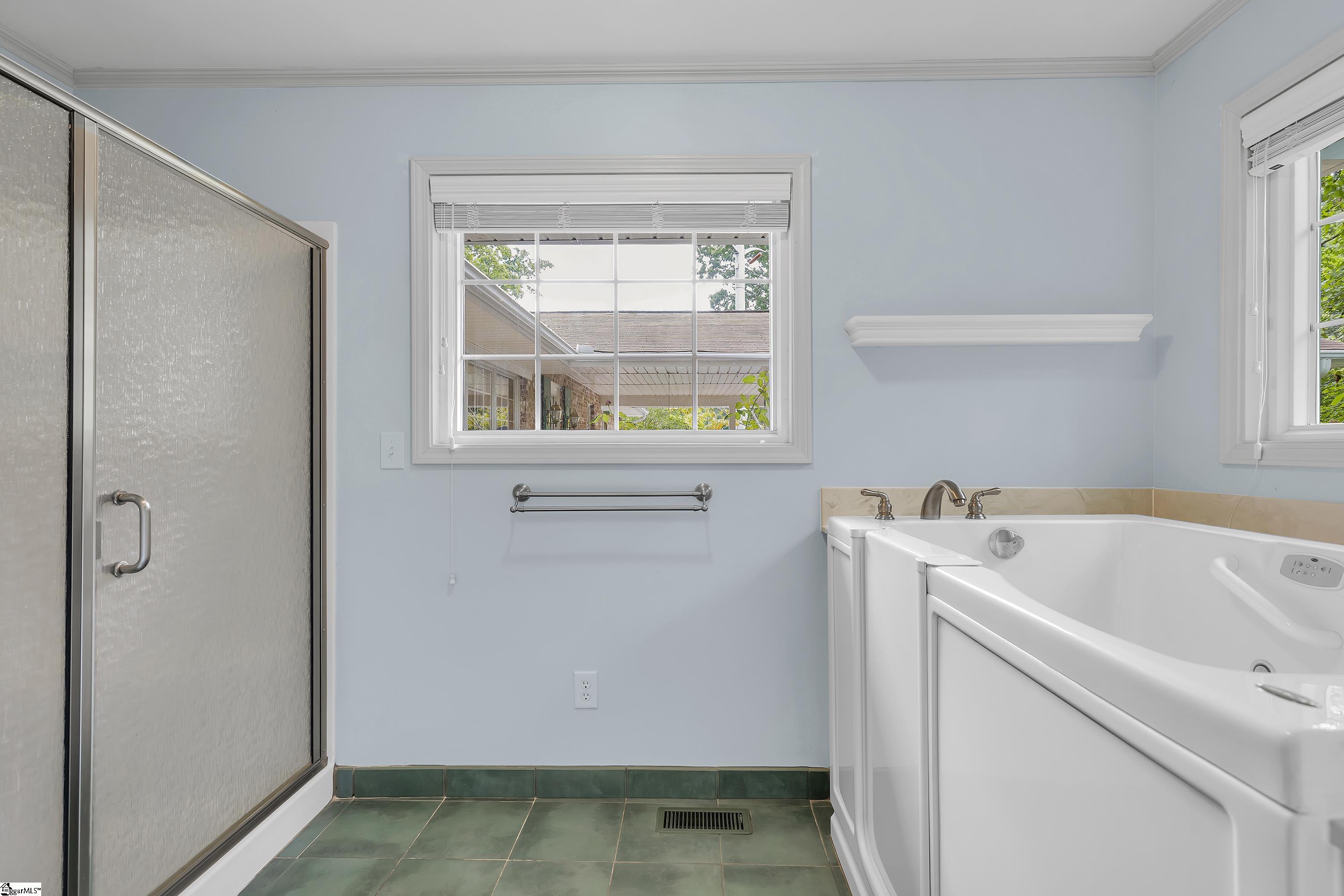 8 Rockmont Road Greenville, SC 29615 - Photo 13 of 34 Gallery Image 13