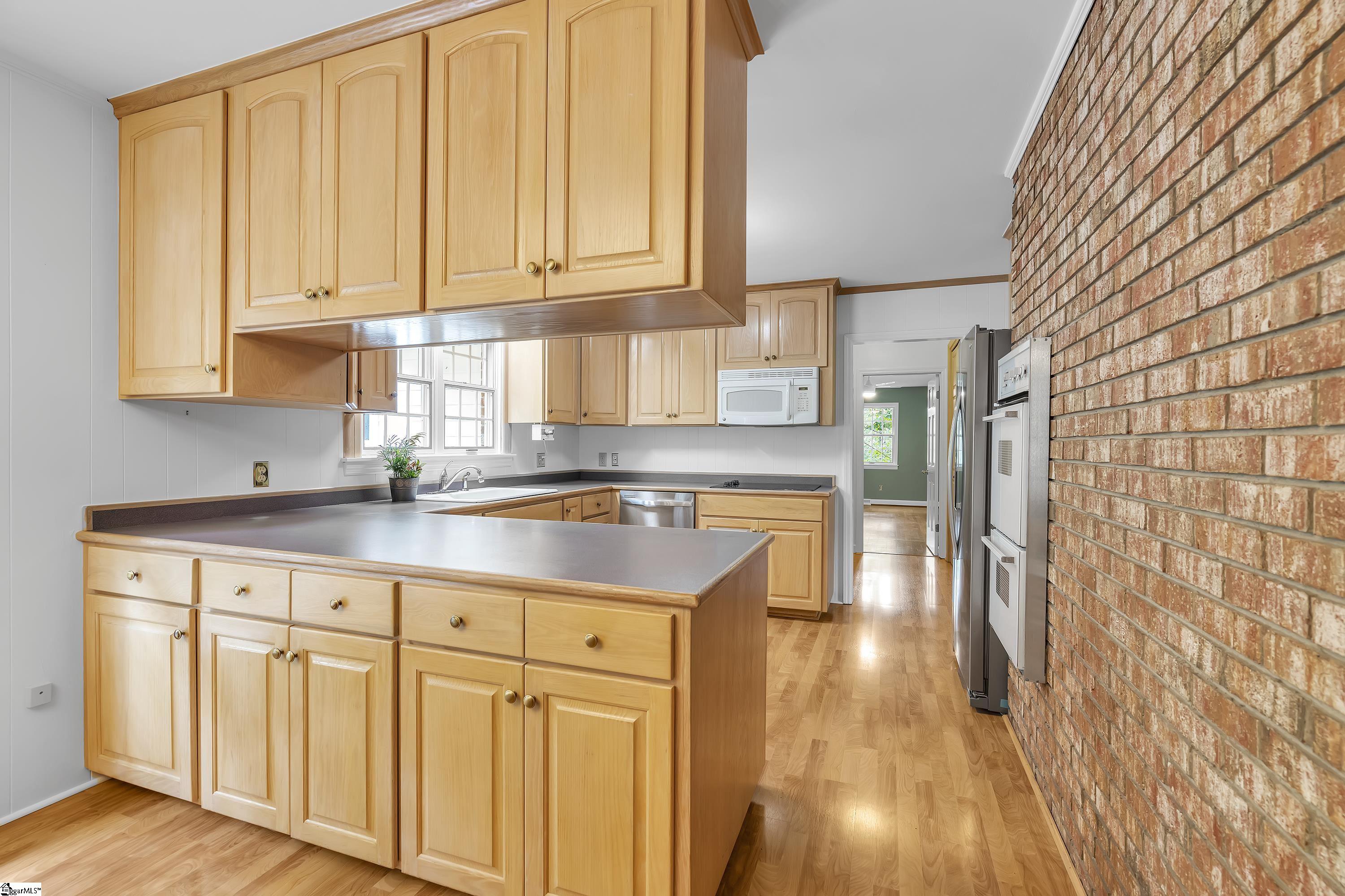 8 Rockmont Road Greenville, SC 29615 - Photo 4 of 34 Gallery Image 4