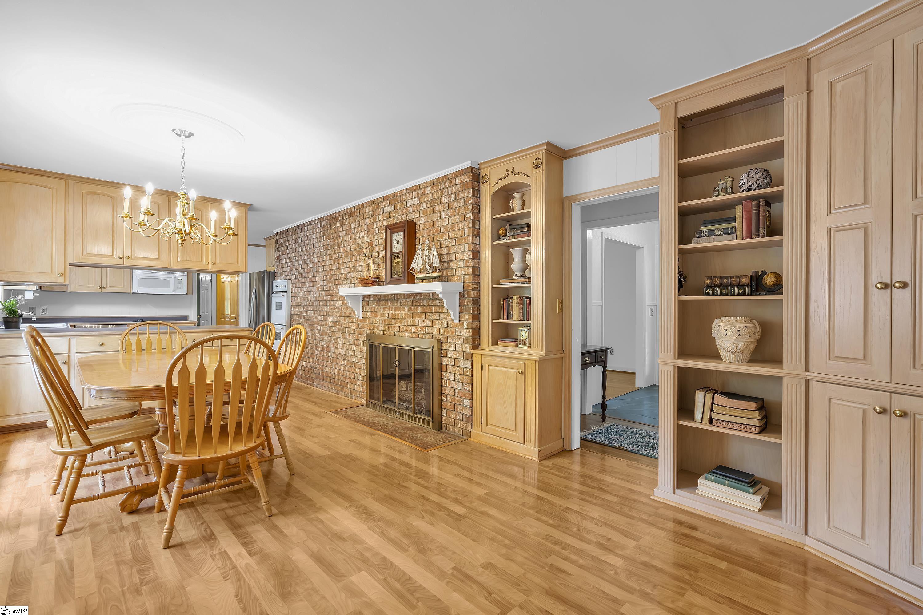 8 Rockmont Road Greenville, SC 29615 - Photo 6 of 34 Gallery Image 6