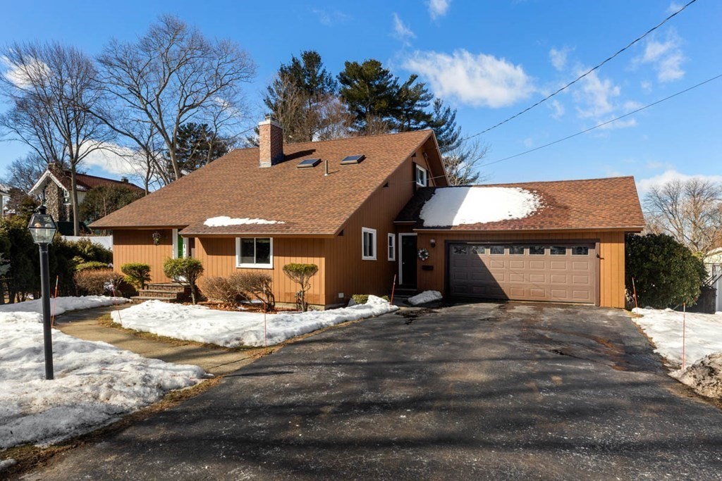 4 Hanford Road Stoneham, MA 02180 - Photo 1 of 38 Gallery Image 1