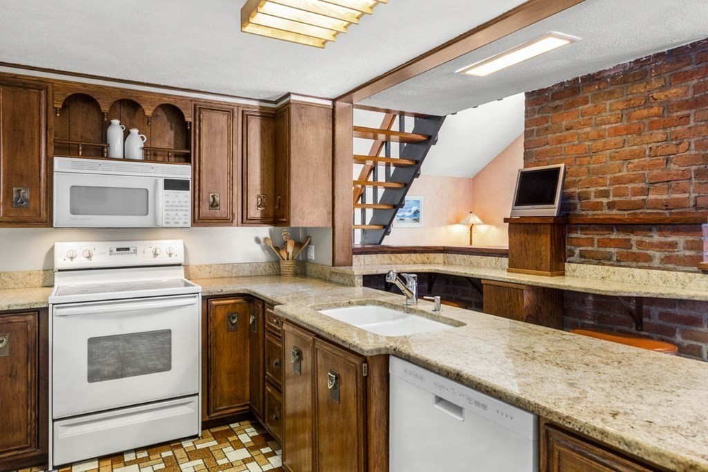 4 Hanford Road Stoneham, MA 02180 - Photo 11 of 38 Gallery Image 11