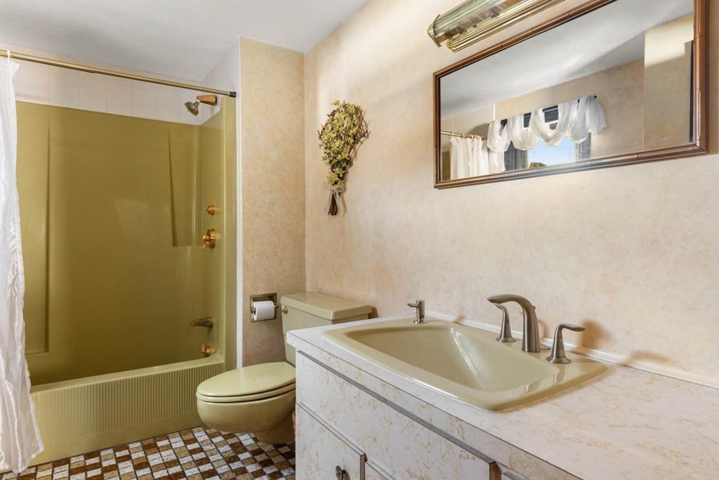 4 Hanford Road Stoneham, MA 02180 - Photo 17 of 38 Gallery Image 17