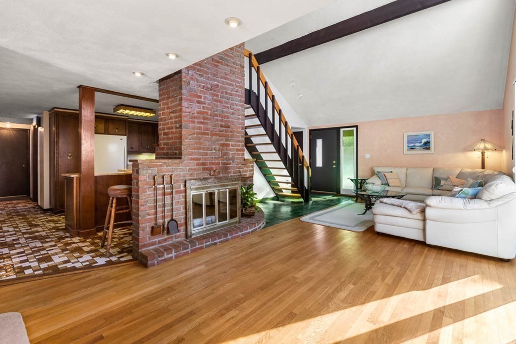 4 Hanford Road Stoneham, MA 02180 - Photo 7 of 38 Gallery Image 7