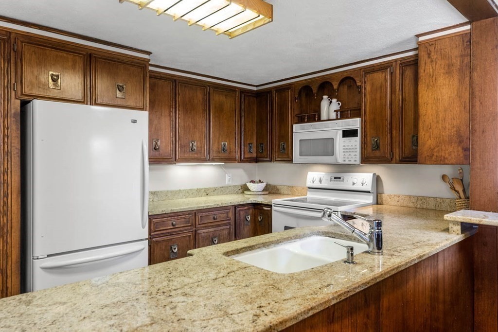 4 Hanford Road Stoneham, MA 02180 - Photo 10 of 38 Gallery Image 10