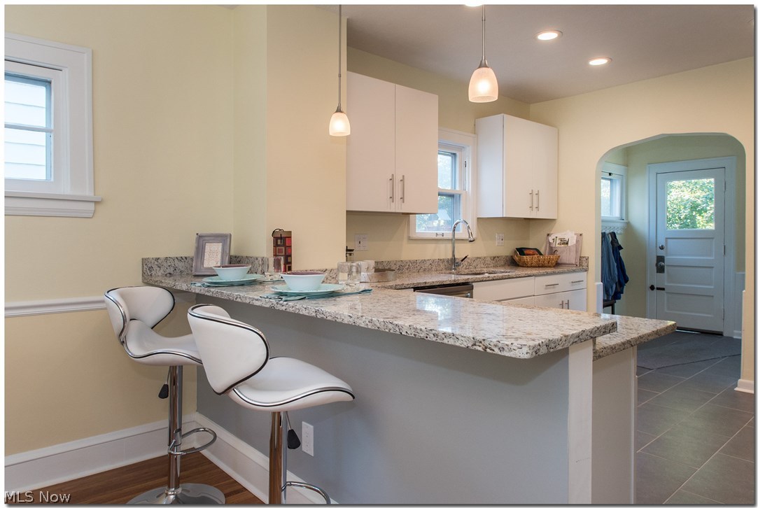 2904 Coleridge Road Cleveland, OH 44118 - Photo 9 of 35