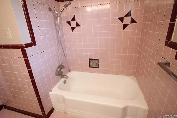 $1,450 | 314 East Glenview Drive, San Antonio, TX 78201