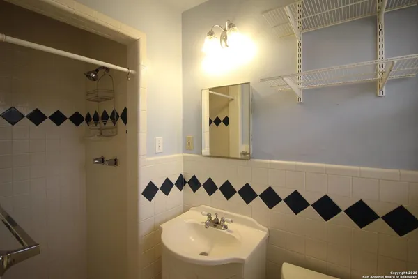 $1,450 | 314 East Glenview Drive, San Antonio, TX 78201