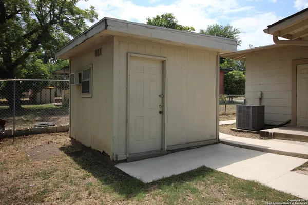 $1,450 | 314 East Glenview Drive, San Antonio, TX 78201
