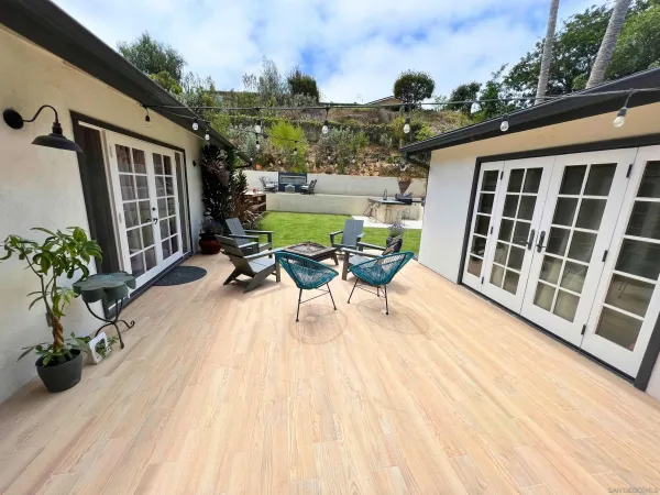 a view of a house with backyard and sitting area