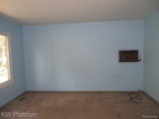 3145 Emmons Avenue Rochester, MI 48307 - Photo 4 of 17 IMG_5722.JPG