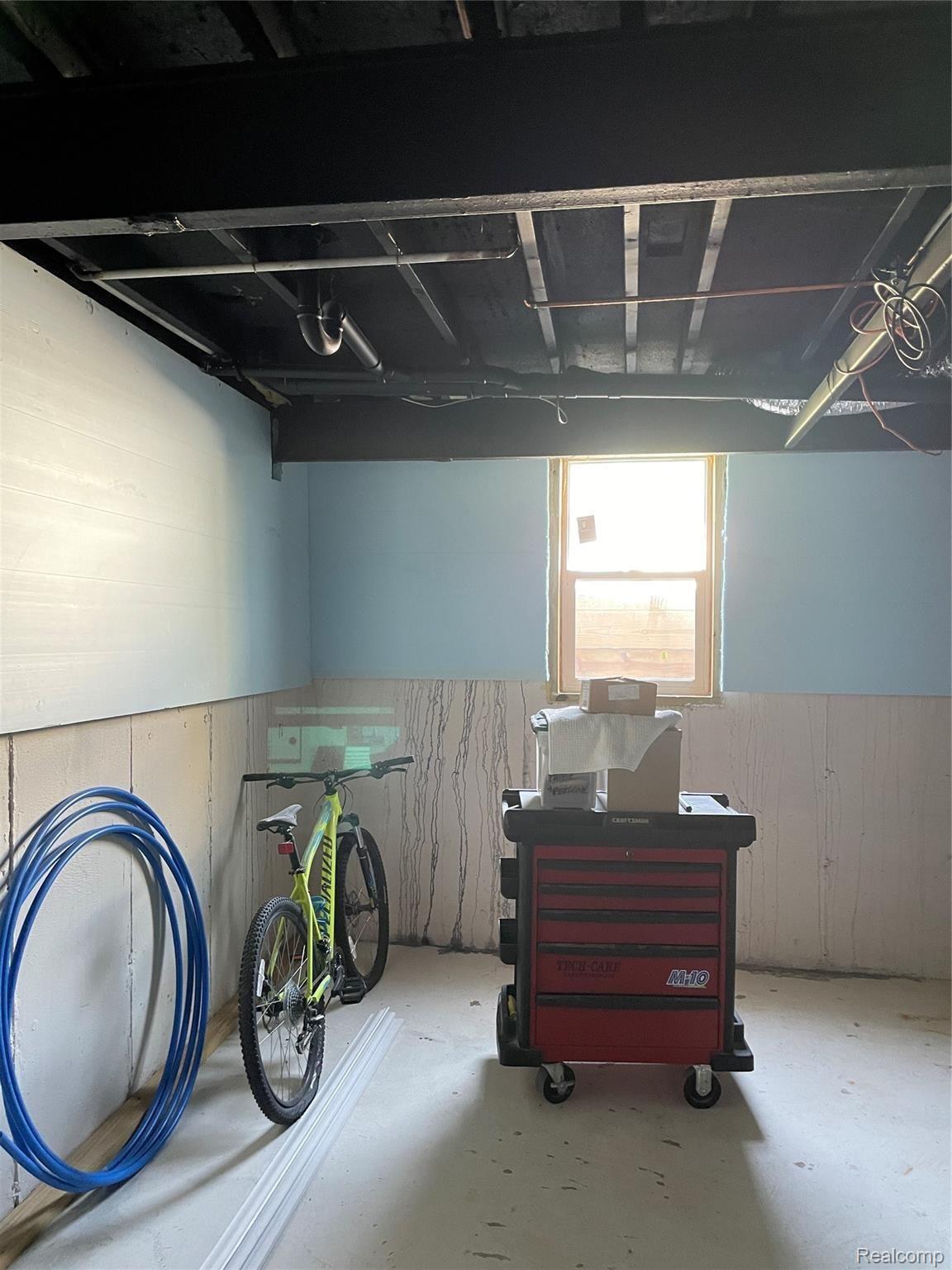 4155 North Center Road Flint, MI 48506 - Photo 22 of 34 Daylight windows in basement