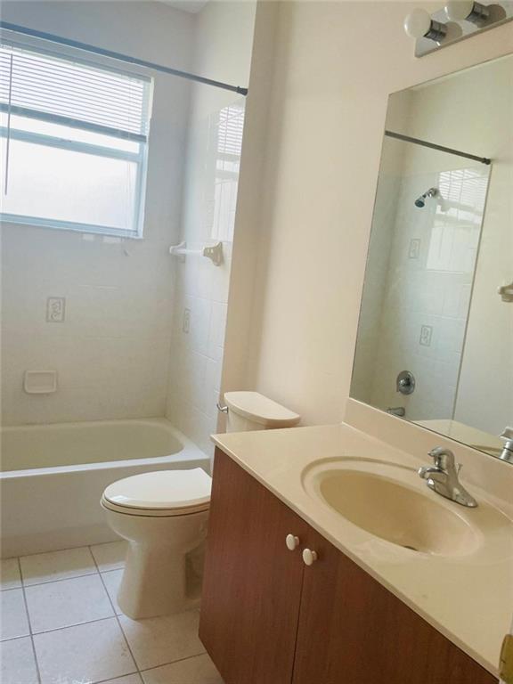 6008 Spring Lake Terrace Fort Pierce, FL 34951 - Photo 28 of 33 a bathroom with a sink a toilet and a bathtub