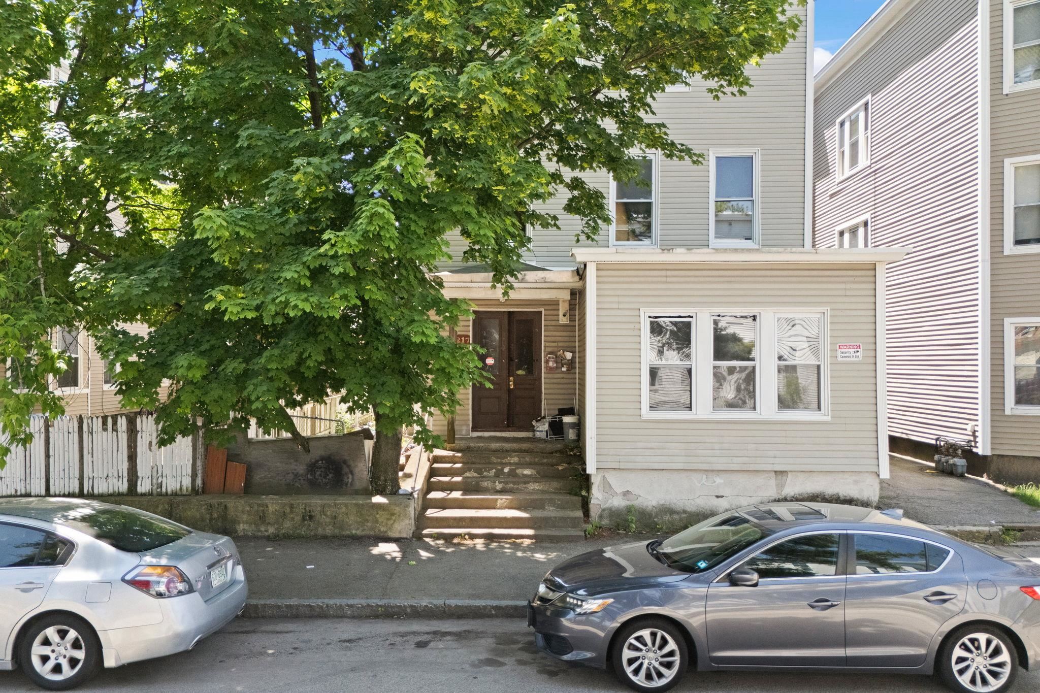 217 Spruce Street Manchester, NH 03103 - Photo 3 of 38