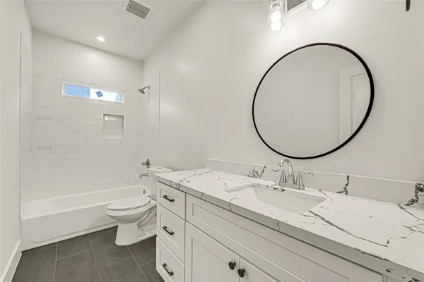 $2,300 | 1405 East 33rd Street, Unit A, Houston, TX 77022