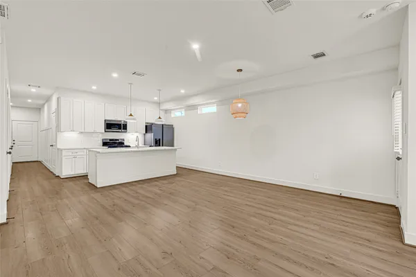 $2,300 | 1405 East 33rd Street, Unit A, Houston, TX 77022