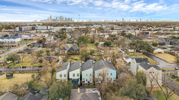 $2,300 | 1405 East 33rd Street, Unit A, Houston, TX 77022