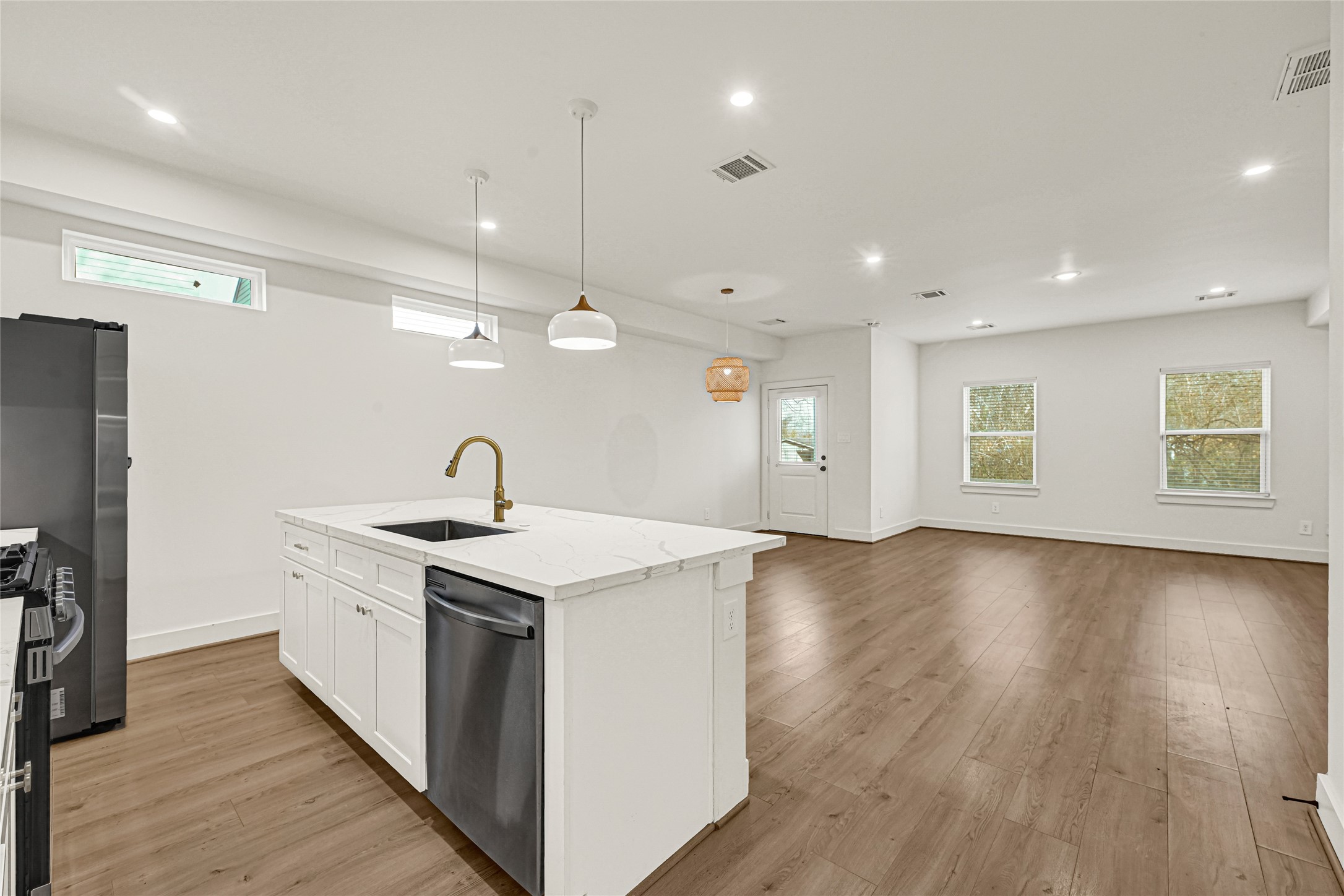 1405 East 33rd Street, Unit A Houston, TX 77022 - Photo 3 of 28