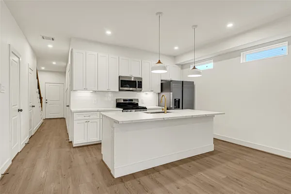 $2,300 | 1405 East 33rd Street, Unit A, Houston, TX 77022