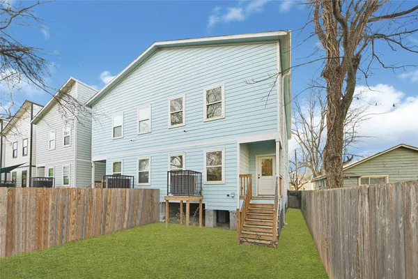 $2,300 | 1405 East 33rd Street, Unit A, Houston, TX 77022