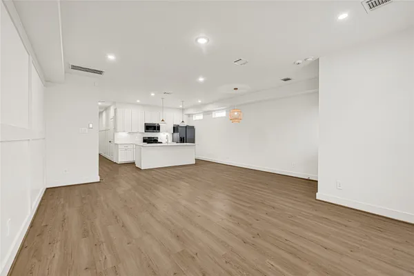 $2,300 | 1405 East 33rd Street, Unit A, Houston, TX 77022