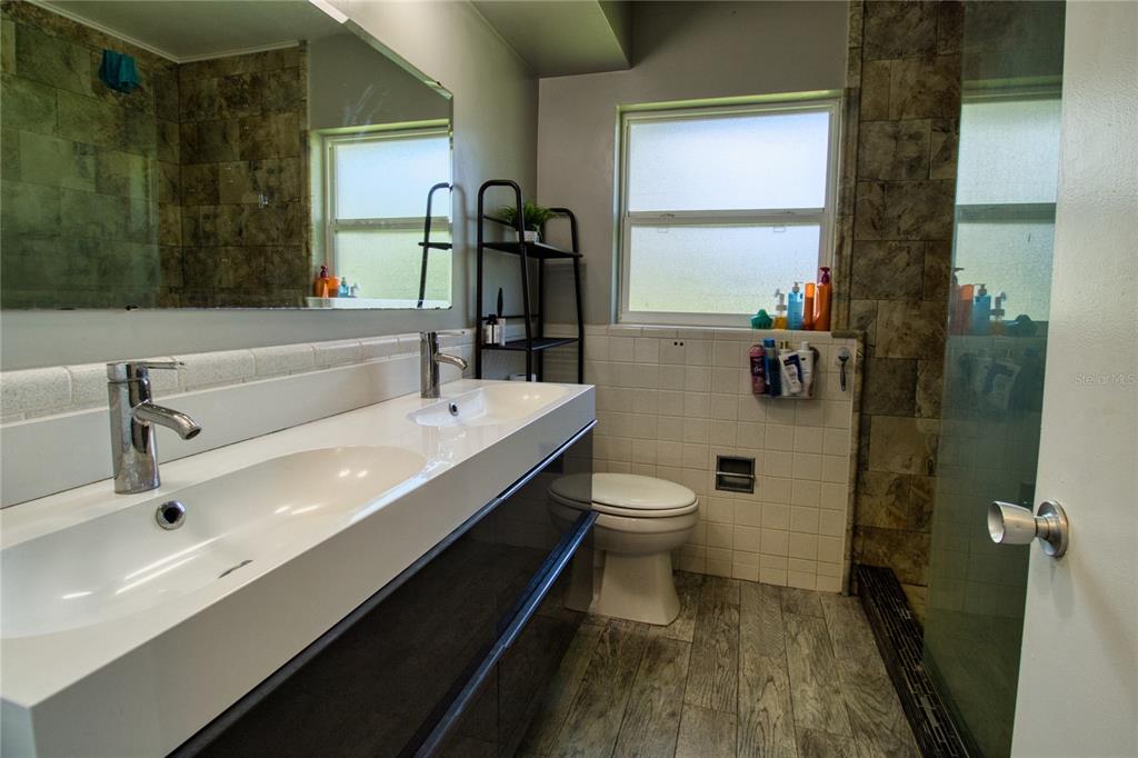 12784 137th Lane Largo, FL 33774 - Photo 9 of 14 a bathroom with a sink and a mirror
