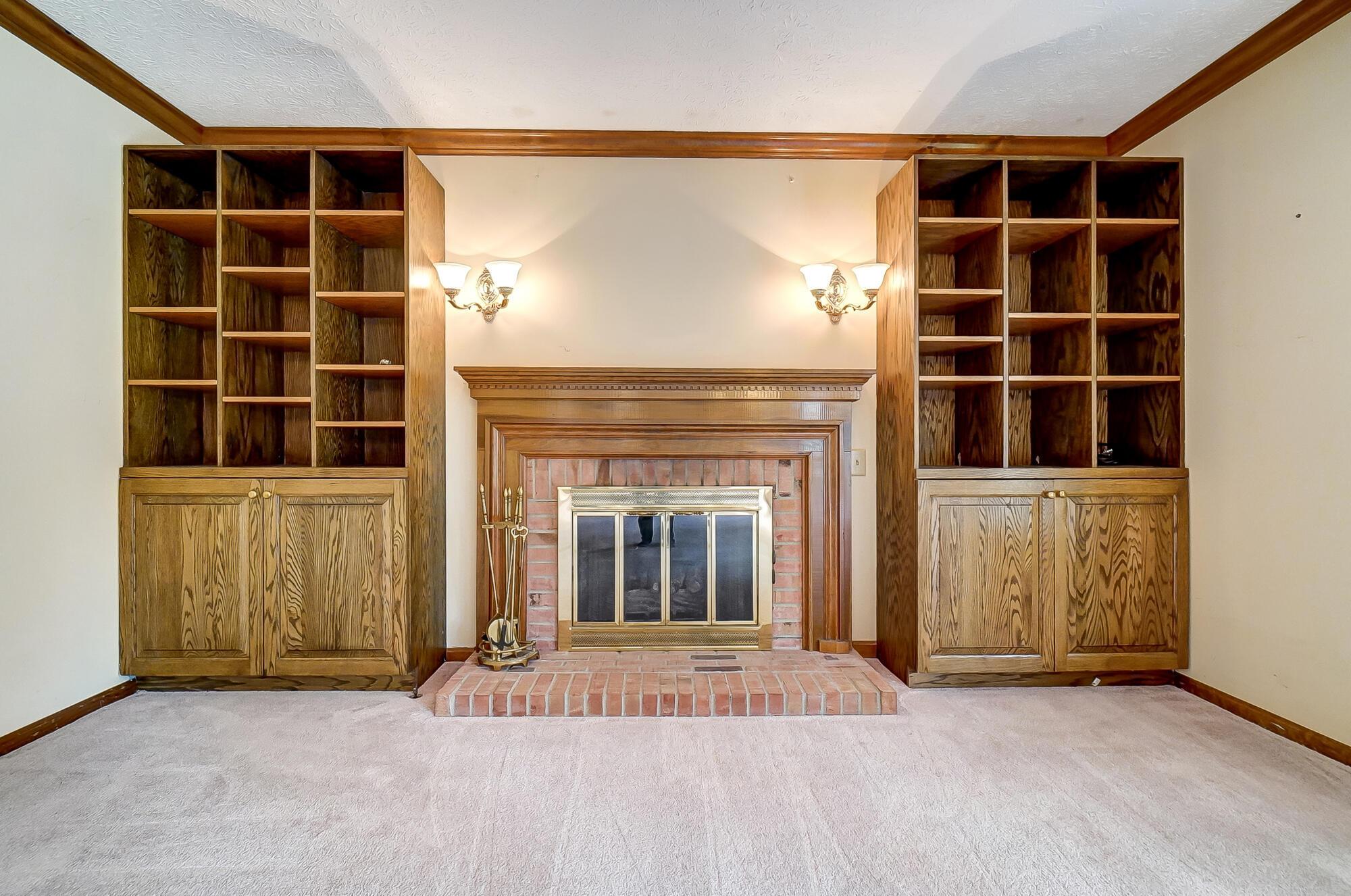 5191 Dublin Road Dublin, OH 43016 - Photo 22 of 63 BUILT IN BOOK SHELVES