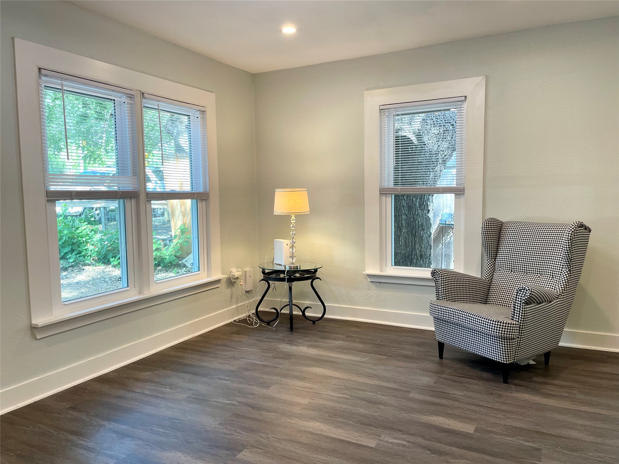 807 East Riverside Drive, Unit B Austin, TX 78704 - Photo 5 of 28 Natural light pours into this versatile room, featuring rich wood-look flooring and clean architectural lines.