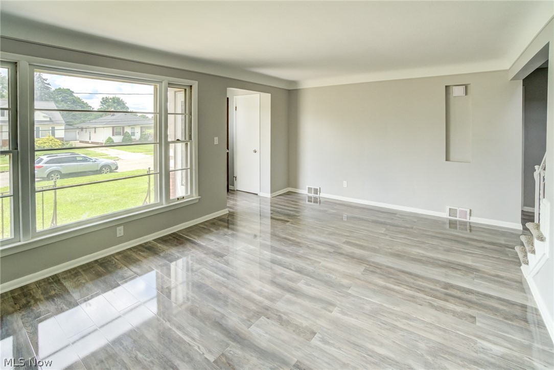 13605 Silver Road Cleveland, OH 44125 - Photo 5 of 32 Gallery Image 5